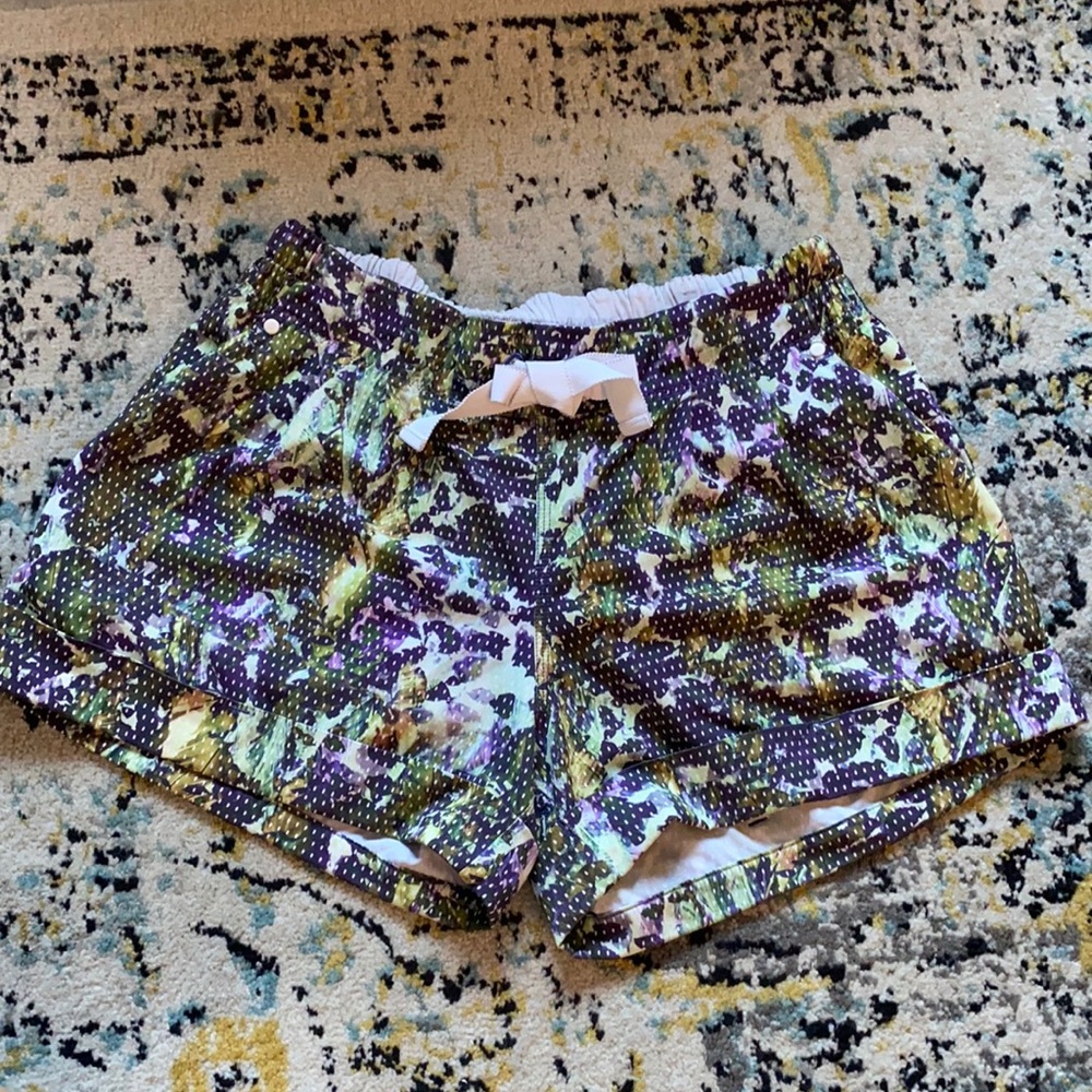 Lululemon size 6 shorts.
